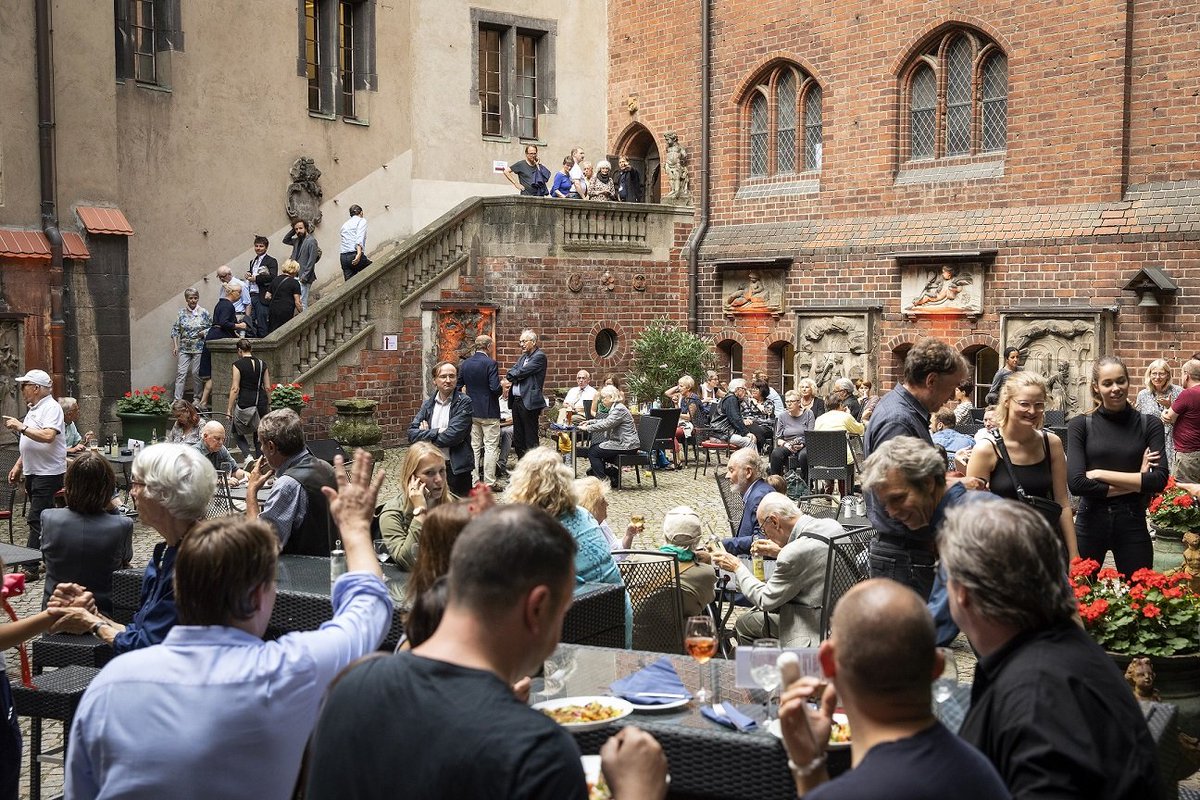 StadtmuseumBLN's tweet photo. Leckeres Essen, gute Musik & viel Programm rund um das #MärkischeMuseum – das gibt es live vor Ort am 3.7., ab 10 Uhr, bei unserem #Museumsfest!🤩🎈
Der Eintritt ist frei!
ℹ️ Mehr Infos & Zeitfenstertickets: https://t.co/ZwPdjOSJtU https://t.co/JuBWRyA0Kz