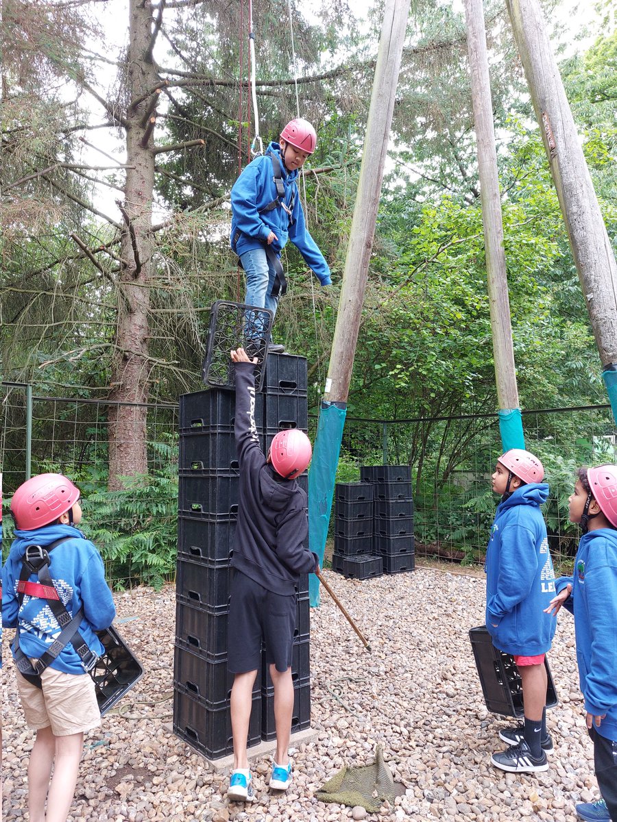 WarrenDellPrim's tweet photo. Lots of teamwork in crate stacking this morning! #Howhighcanyougo? https://t.co/dMSSQlbch5