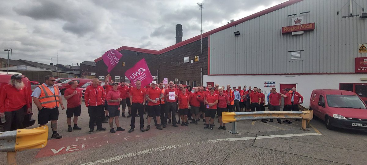 Amazing to speak to our members in Bury D.O this morning. 100% behind the union #TheCWU #HomeToVote