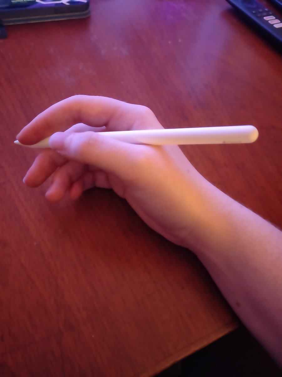 JasperTDM97's tweet photo. Holding a pencil #artreference #hands #handreference #pencil https://t.co/7KCh5zj0FZ