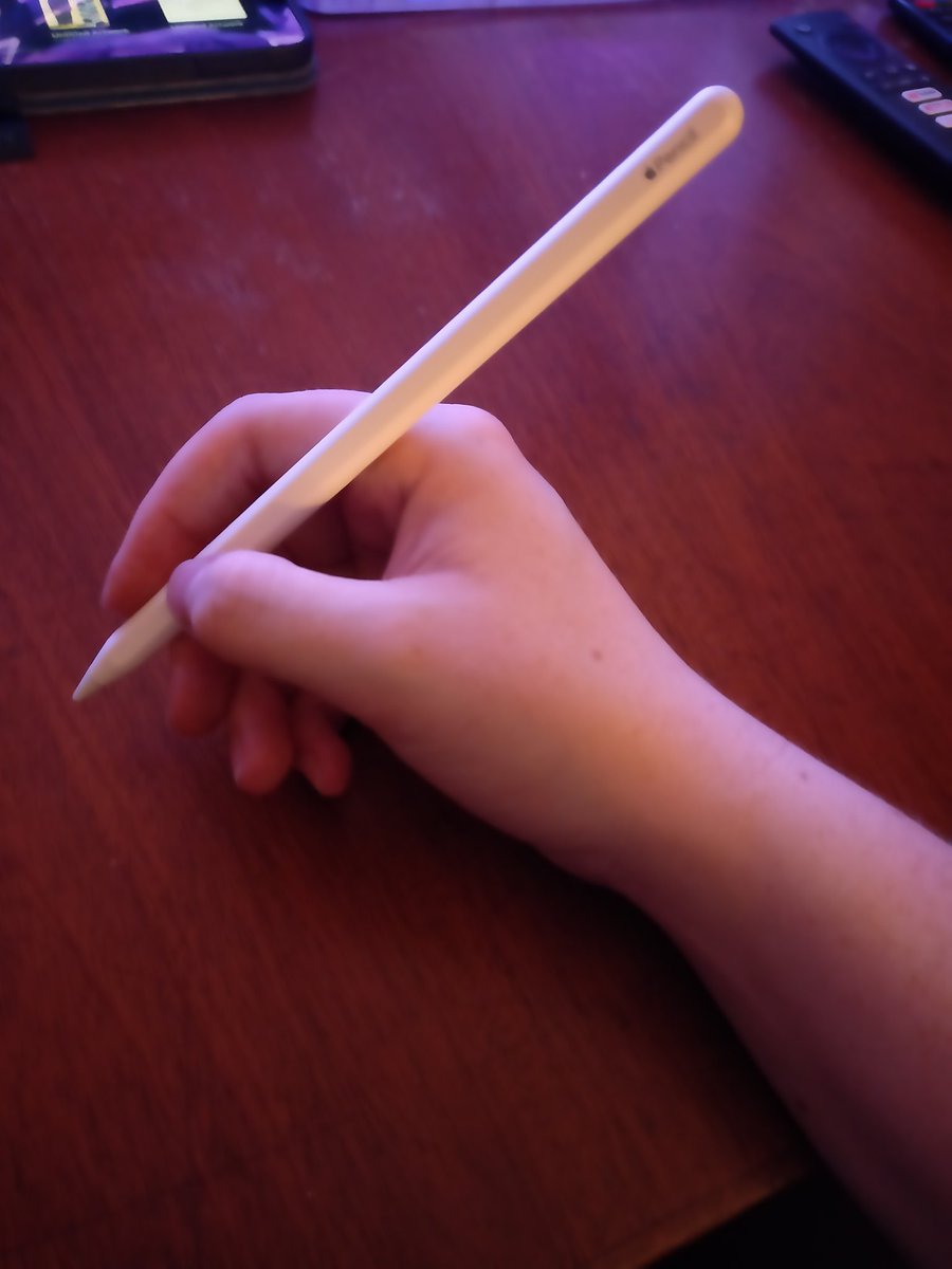 JasperTDM97's tweet photo. Holding a pencil #artreference #hands #handreference #pencil https://t.co/7KCh5zj0FZ
