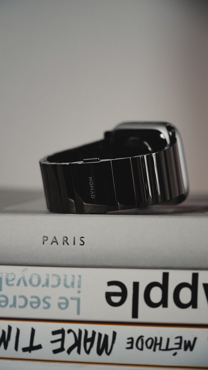 RaidaB15's tweet photo. Stainless strap from @nomadgoods is gorgeous ! #applewatch #applewatch5 https://t.co/OwucammHve