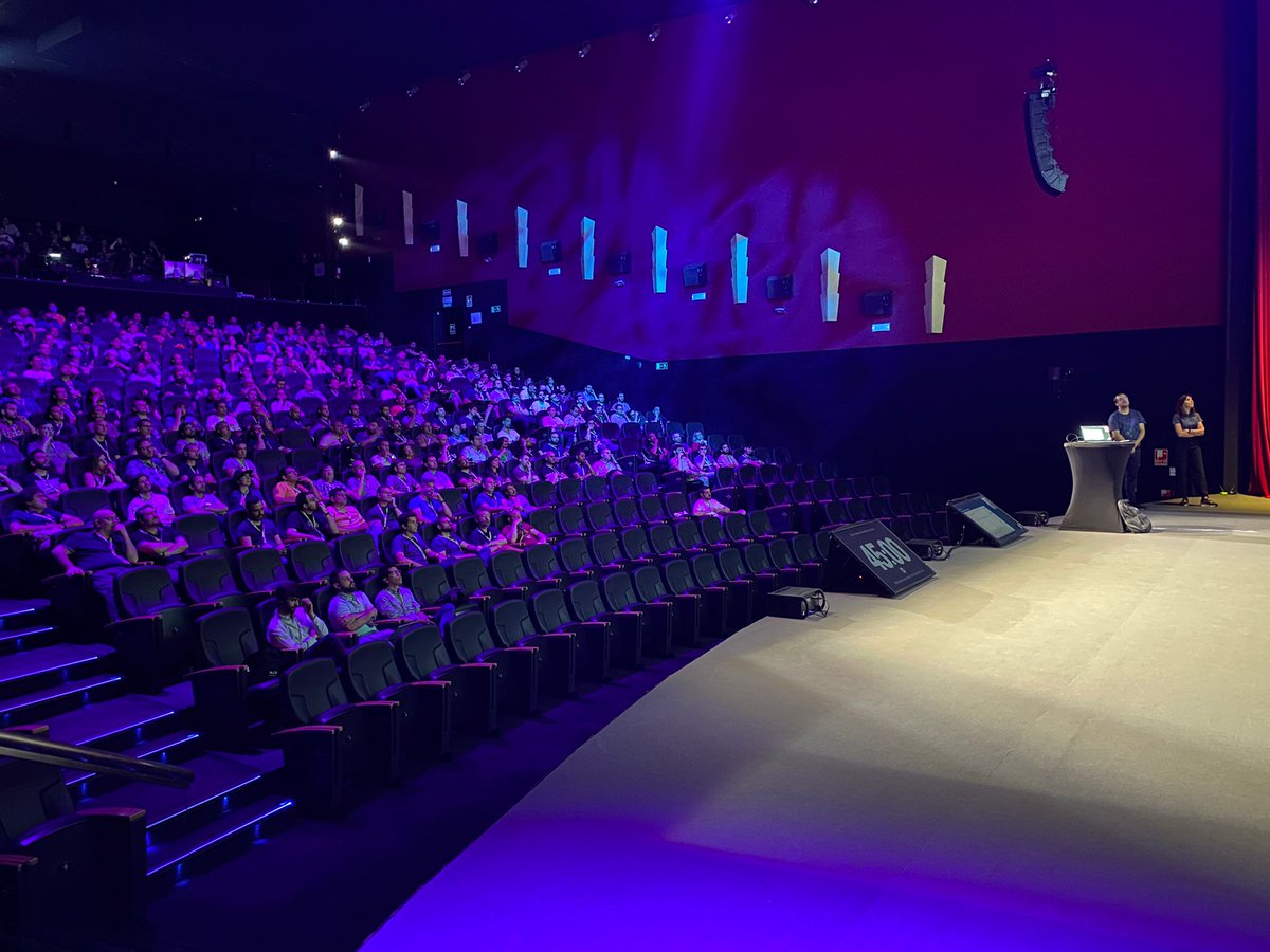 plainconcepts's tweet image. Llenazo en todas las charlas, muchas visitas a nuestro stand... ¡la #dotNET2022 está siendo todo un éxito! 🚀

Seguro que estáis disfrutando de las charlas en cualquiera de nuestros 4 tracks, ¡todos ellos con grandes ponentes y charlas interesantísimas! 🙌

@dotNetConfSpain