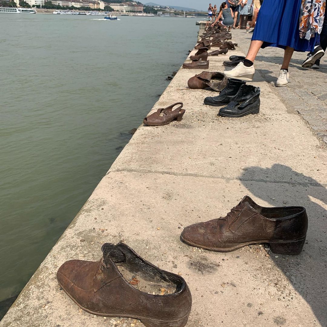 damoduli's tweet photo. None of the shoes here are yours. But there may be your footprints https://t.co/vsHF4TOy7t
