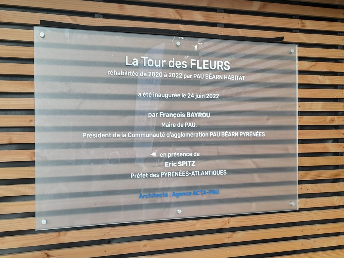 🏢🌷 Construite en 1960, la Tour des Fleurs du quartier de #Saragosse a récemment bénéficié de travaux de réhabilitation intérieure et extérieure dirigés par des architectes spécialisés.

Elle a été inaugurée le 24 juin par le préfet, au plus grand bonheur de ses habitants ✅
