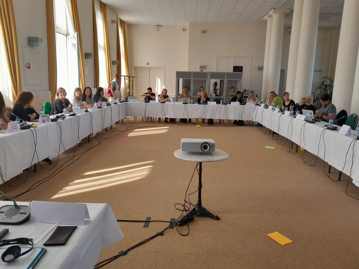 Comenzando curso de liderazgo de mujeres sindicalistas #etui #ostende @LizRees_ <a href="/natanapalm/">Sandra Sevilla</a> <a href="/EvaMier1/">Eva Mier</a> <a href="/CCOO/">Comisiones Obreras</a>