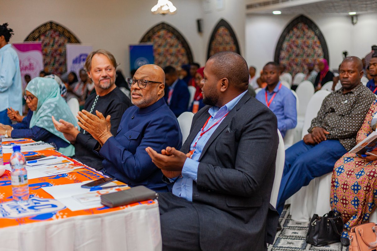 Afruturist's tweet photo. Our guests @amua255 Zanzibar #AmuaDemoDay @VenturesSahara @UNFPATanzania with Hon. Nassor Mazrui, Minister of Health Zanzibar, and @UNFPATanzania Country Representative Tanzania @MarkB_Schreiner https://t.co/ypeG45Ww09