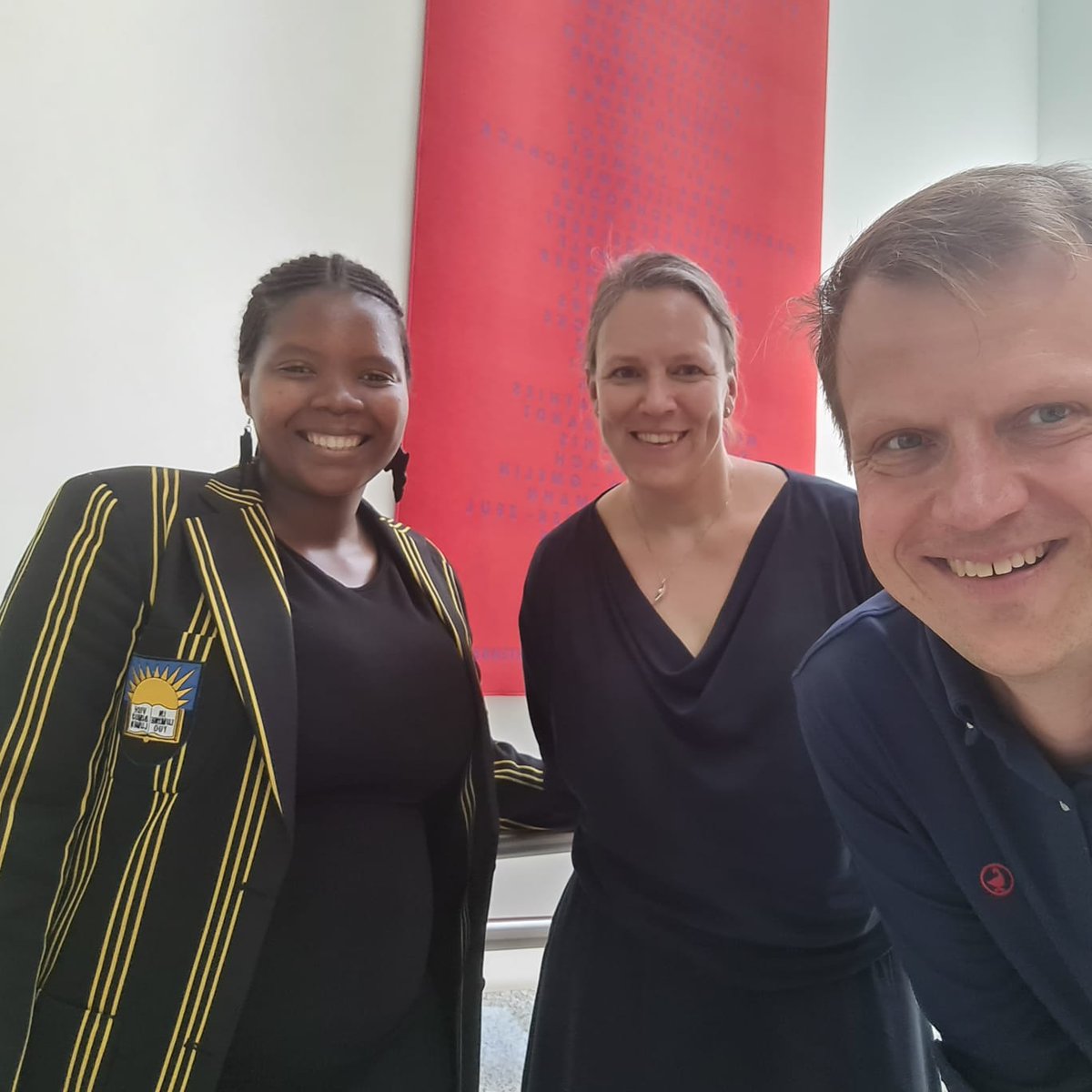 FES_SouthAfrica's tweet photo. 🇿🇦🇩🇪-friendship weeks aren't over yet in Berlin. Thanks for visiting us at FES HQ, @Leader_Itu!
#FHAS-alumni Itumeleng is in Europe as a member of the EU Youth Sounding Board - building bridges! https://t.co/jHWo7SCmYR