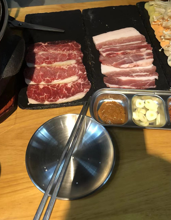 今晚和讀幼教的姐妹吃個想了好久的烤肉呀 🥩
晚點有驚喜傳~ #女生的快樂 https://t.co/AUT6FzW4NC