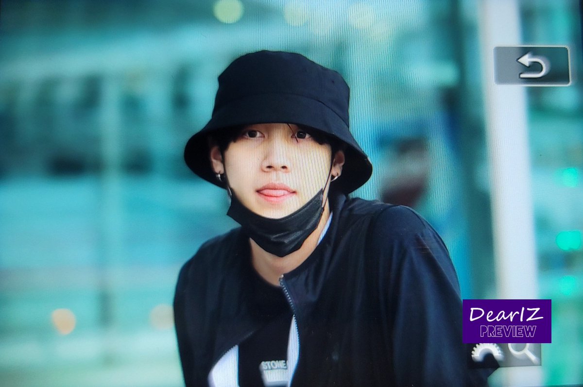 IZ_DearIZ's tweet photo. 220628 ICN 입국🛬
수고했어요~😊
#아이즈 #IZ #현준 #HYUNJUN #이현준 #bandIZ #밴드아이즈 https://t.co/nddVmBQNcQ