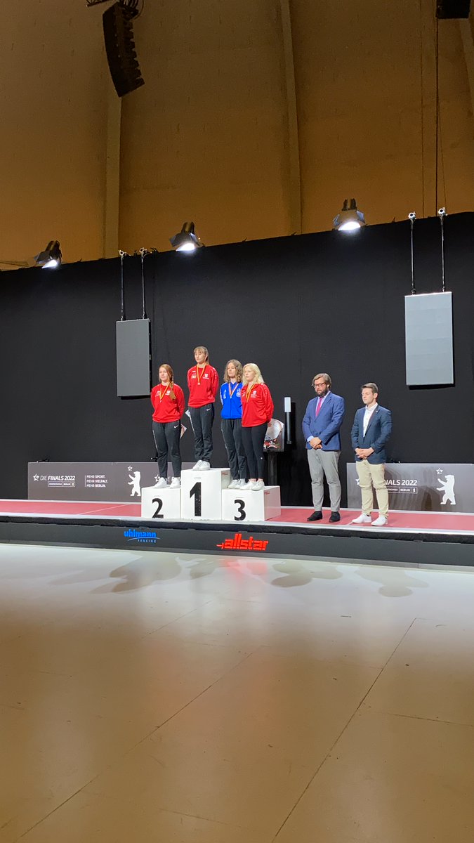 Letzten Sonntag mit <a href="/philipphartewig/">Philipp Hartewig</a> beim #Fechten im Rahmen der #FINALS im #Kuppelsaal auf dem #Olypiagelände. Tolle Atmosphäre und herausragende Wettkämpfe von hoch motivierten Frauen und Männern. Eine Traditionssportart mit Zukunft auch in Berlin. <a href="/BFB_Fechten/">Berliner Fechterbund</a> <a href="/DFBfechten/">Fechter-Bund</a>