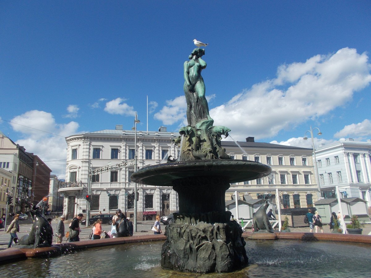 Havis Amanda bronze statue in Kauppatori (Market Square), Helsinki, Finland, June 2022.  #helsinki #finland  #explorehelsinki #walkinginhelsinki #helsinkicity #cityofhelsinki #havisamanada #havisamandastatue #capitaloffinland #travel  #weekendholidays #visithelsinki #visitfinland