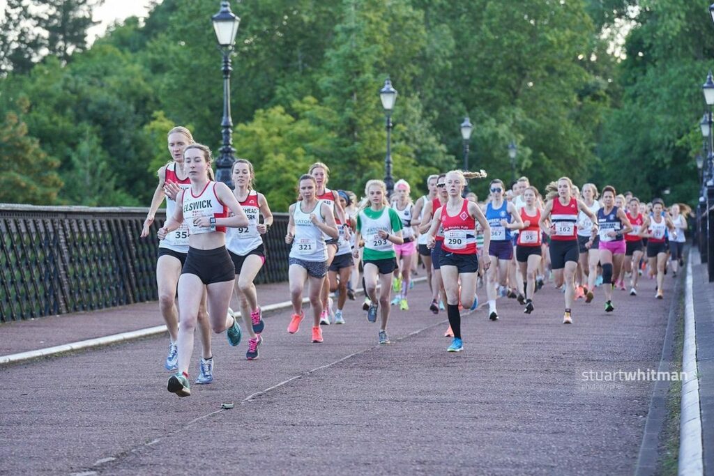ift.tt/JtiyDOY Heaton Prizes at Anita Nott Heaton Harriers won quite a few prizes at the Anita Nott race last night. Some great individual performances by the Heaton ladies and a team prize… The Start on Armstrong Bridge (Image Copyright Stuart Whitman) 1st in t…