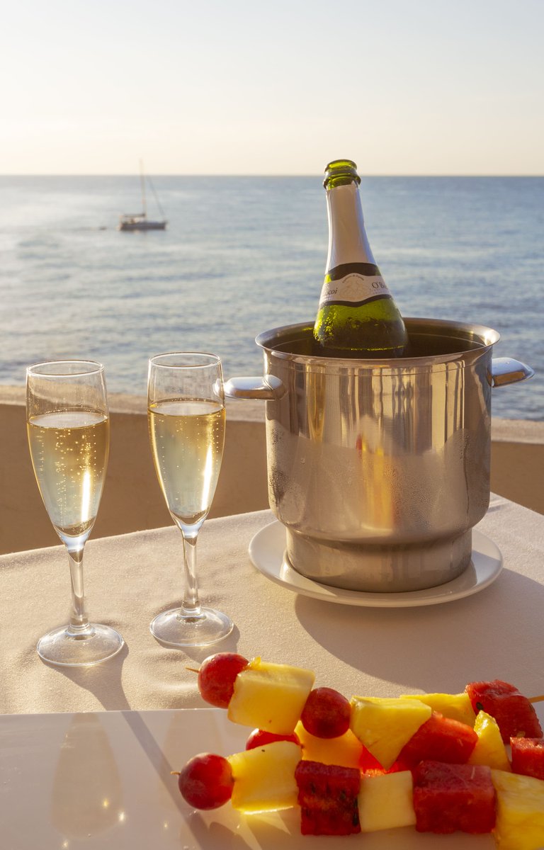JS_Hotels's tweet photo. At #JSHotels, we know that holidays are for enjoying and switching off from the routine. Our hotel #JSCapeColom offers you a wide range of services in the best location.
https://t.co/dlffoEAvGu https://t.co/YoVP4QCjov