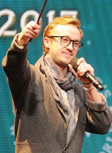 Magical_Abby's tweet photo. Tom Felton holding a microphone. That's it. That's the Tweet. https://t.co/I4IiyW4TWr