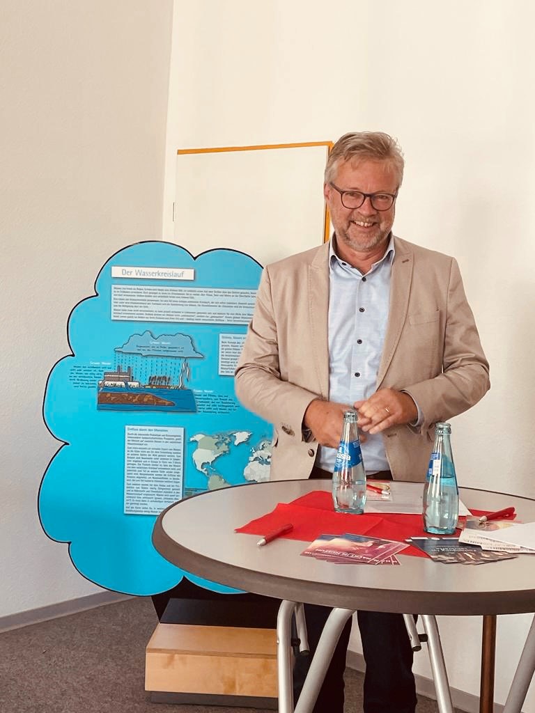 Heute eröffnet die interaktive Ausstellung „Ich sehe #Wasser, was du nicht siehst“ in der <a href="/experiminta_ffm/">EXPERIMINTA</a>. Wir sponsern diese sehr gerne, denn #Bildung für #Nachhaltigkeit funktioniert nur mit guter #MINT-Bildung. Noch bis zum 24. Juli vorbeischauen! bit.ly/3A9V04r