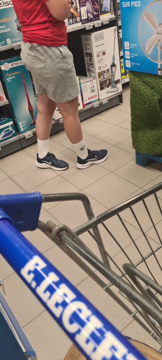 idenuit's tweet photo. Les fauves sont lâchés je répète les fauves sont lâchés.
Face gativu tempu sò tutti a u leclerc per cumprà u yaourt per mamie 😅
Ça en serait presque comique si c'était pas si tragique
#rentrezchezvous
#ilvaneiger ⛄️
#vayavoirlatempete
#vousallezetrebloqués https://t.co/lQU2Q3ZccG