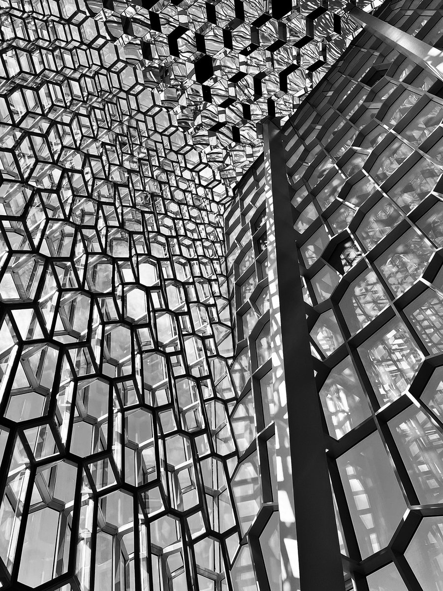 domi_zed's tweet photo. Harpa (concert hall) 

• just passing by... •
#photography by domi_zed
#minimalism #architecture #Iceland https://t.co/KZzZW3GxBs