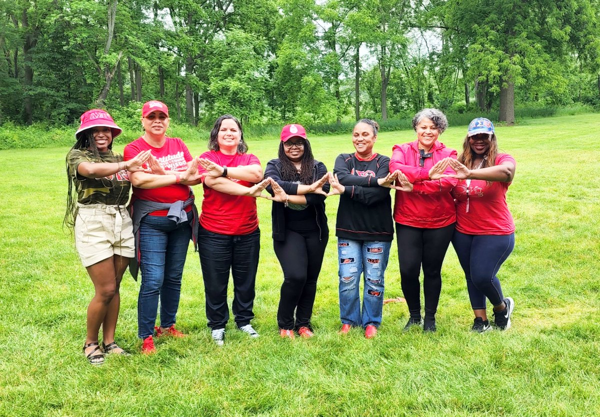 LmarieAsad's tweet image. No matter the Greek letters: scholarship, service, responsibility &amp;amp; uplifting communities was the focus at the @NPHC_LAKECOUNTY Cookout. @BCBSIL was there with our Care Van to support #GreekUnity and provide health literacy. 
#NPHCstrongerTogether
#Community
#DivineNine
#DST1913