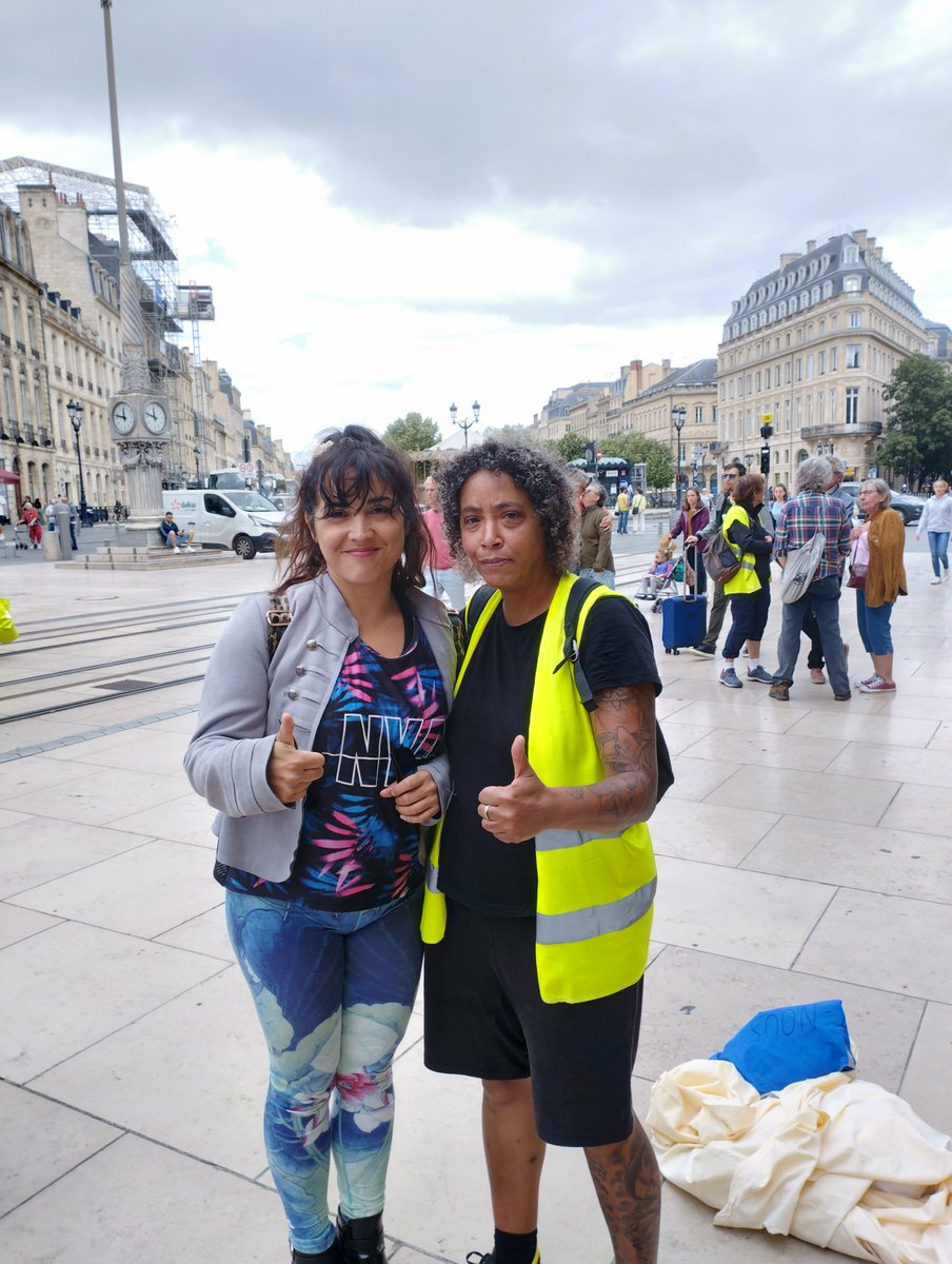 EnLuttes's tweet photo. 📢 Lundi 27 juin  
❎ Rassemblement du personnel des réanimations, des soins intensifs et continus
❎ Grand Théâtre - Bordeaux 
Reportage photo :
https://t.co/BaqC0UDgGr https://t.co/Wfi68A21OD
