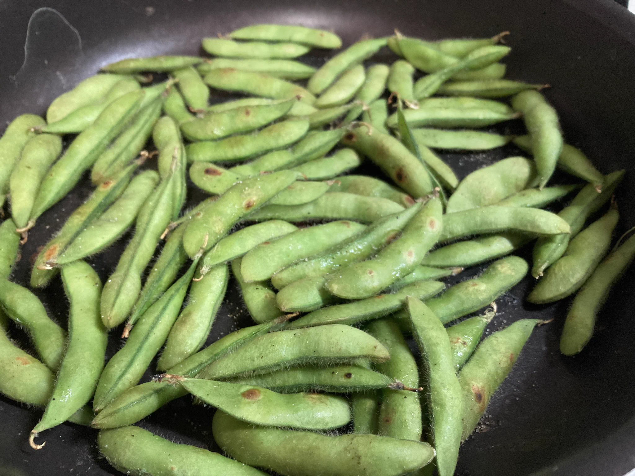 茹でるのも美味しいけれど焼いて食べるのも美味しそう！焼き枝豆の作り方！