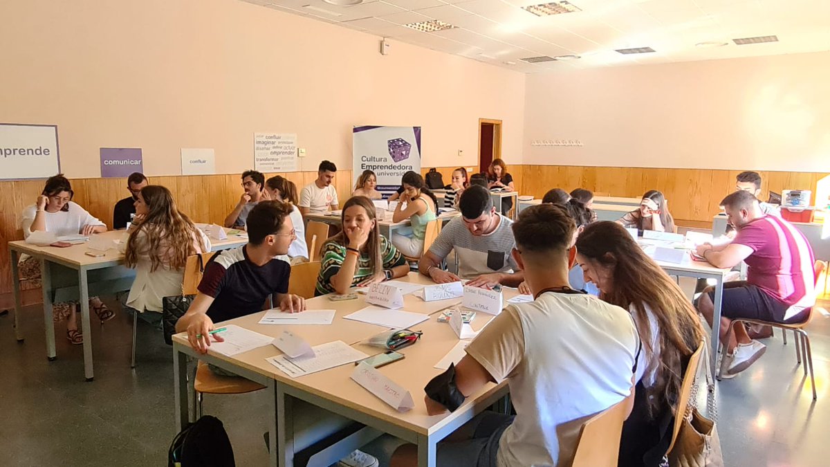CulEmprendedora's tweet photo. #CONFLUIR en #Cáceres con becad@s PIRT. Capacitación en competencia emprendedora: #liderazgo #trabajoenequipo #autoconocimiento #autoeficiencia con @Junta_Economia @infouex @SepyeUEx @fundacionunexes @RRII_UEx @InnovacionForm @extremtrabaja @JuntaEx_Empresa @EntreCompEdu https://t.co/nGtkauXD39