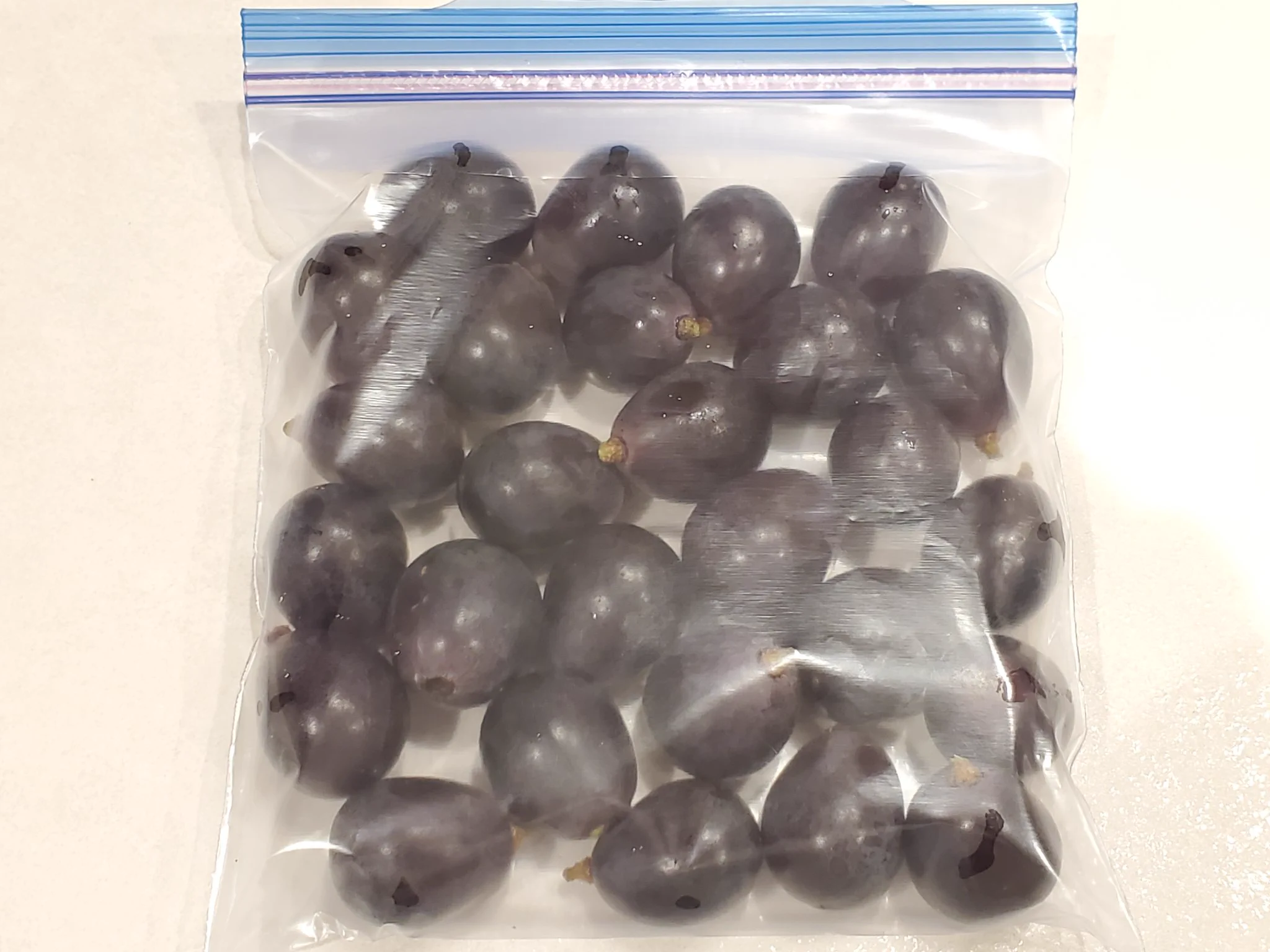 外は柔らかく中はシャリシャリに仕上がる？！夏にぴったりそうな「ぶどう」の食べ方！