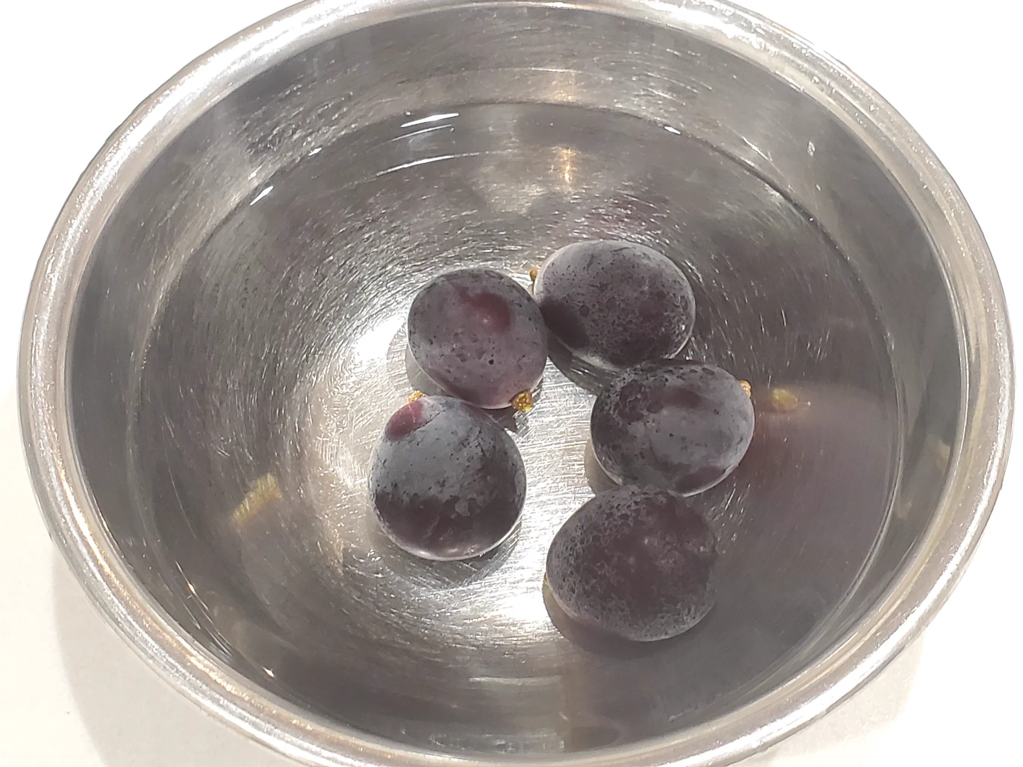 外は柔らかく中はシャリシャリに仕上がる？！夏にぴったりそうな「ぶどう」の食べ方！