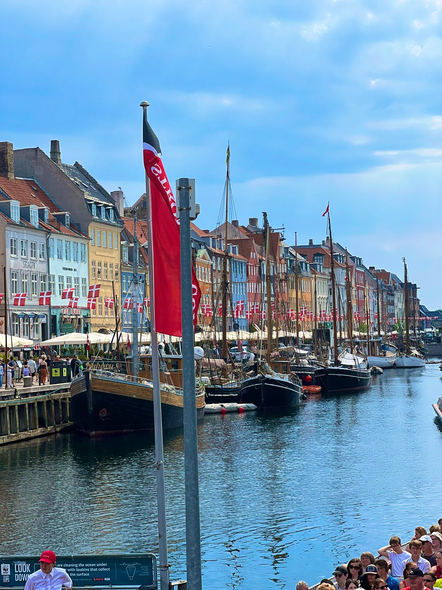 Breeyonuhhh's tweet photo. #Nyhavn https://t.co/QG3R2UbbhB