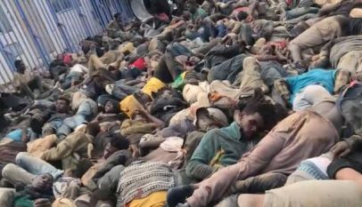 PmpR's tweet photo. frases que são como punhos
"Esta europa tem que decidir se quer deixar morrer imigrantes afogados e esmagados nas fronteiras a sul enquanto vai buscar outros de carro às fronteiras da Polónia"
responsável da Plataforma de Apoio aos Refugiados,  hoje na Antena 1 https://t.co/0SIxne8Bsy