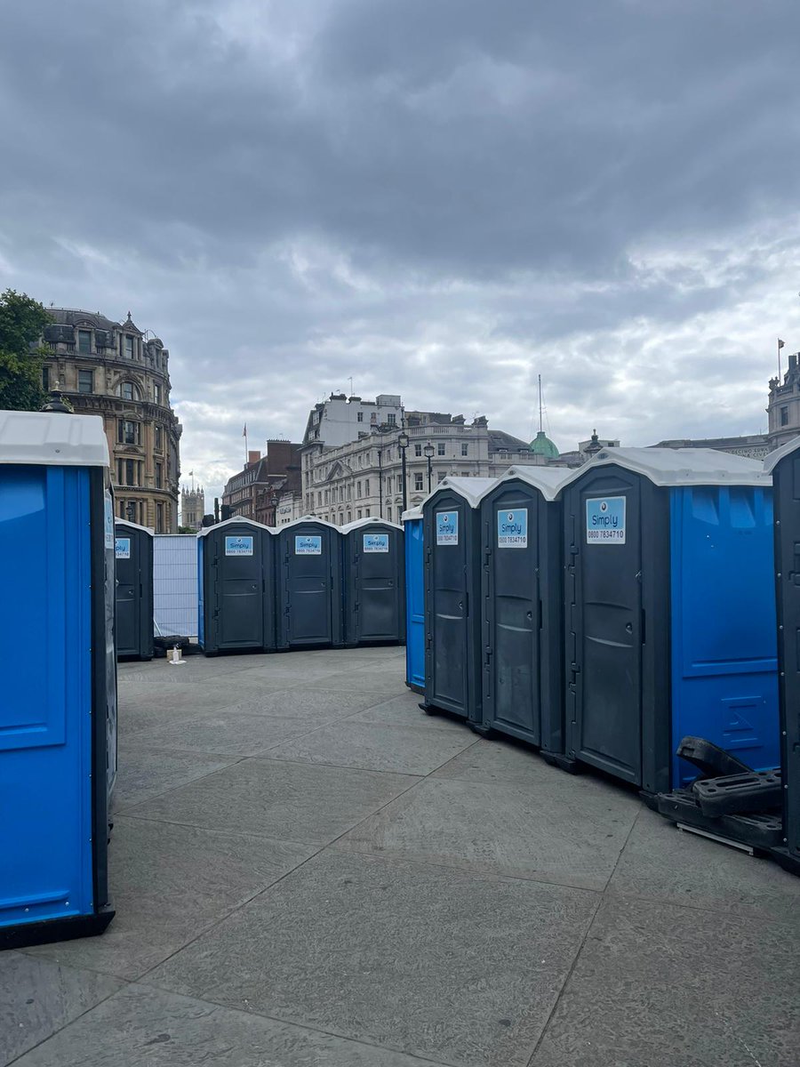 SimplyHireLtd's tweet photo. We spent last weekend in Trafalgar Square, providing portable toilets at @WestEndLive.
 
The two day event was so much fun, and our team worked incredibly hard to provide an excellent service. ⭐️
  
Did you catch us in action?

#PortableToilets #WasteTankers #WasteManagement https://t.co/2eLt7PezZL