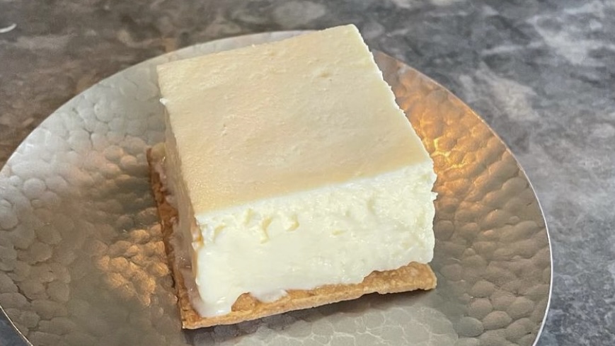 テイストメイド ジャパン レアチーズ限定 東京のおすすめチーズケーキ4選 神泉 Sta チーズがフォークを入れるだけで崩れるくらい繊細で超レア 高田馬場 Liwei Coffee Stand リウェイコーヒースタンド しっかりめに固められたねっとり濃厚