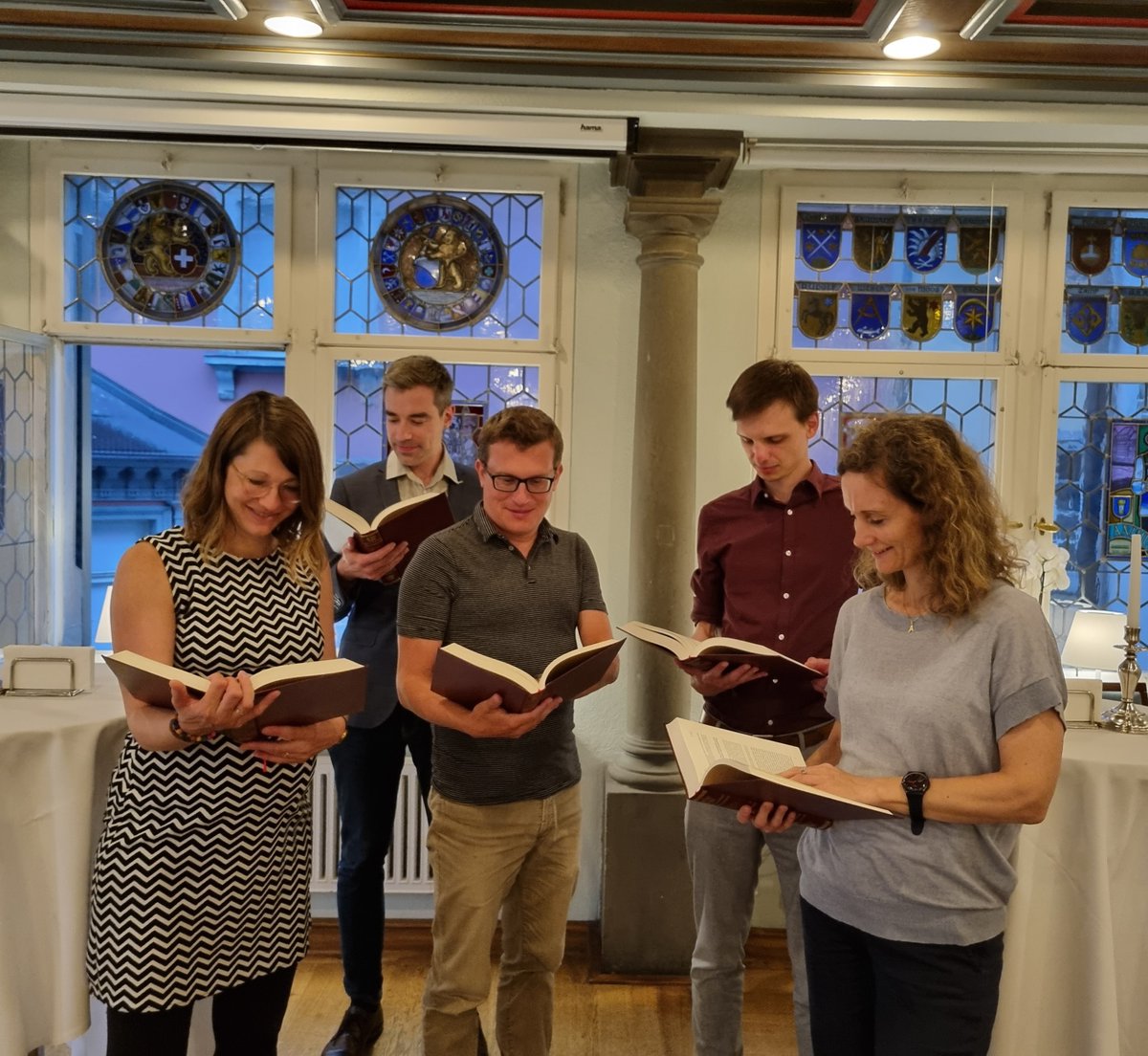 Gewichtige 6,4 kg neue Rechtsquellen – herausgegeben von der Rechtsquellenstiftung <a href="/SSRQ_SDS_FDS/">Rechtsquellenstiftung (SSRQ)</a> und dem Staatsarchiv Zürich  @staatsarchiv_zh – sind erschienen. – Wir sind am Donnerstag an den 6. Geschichtstagen <a href="/sgt_jsh/">Geschichtstage - Journées d’histoire</a> in Genf: bit.ly/3yogfOF