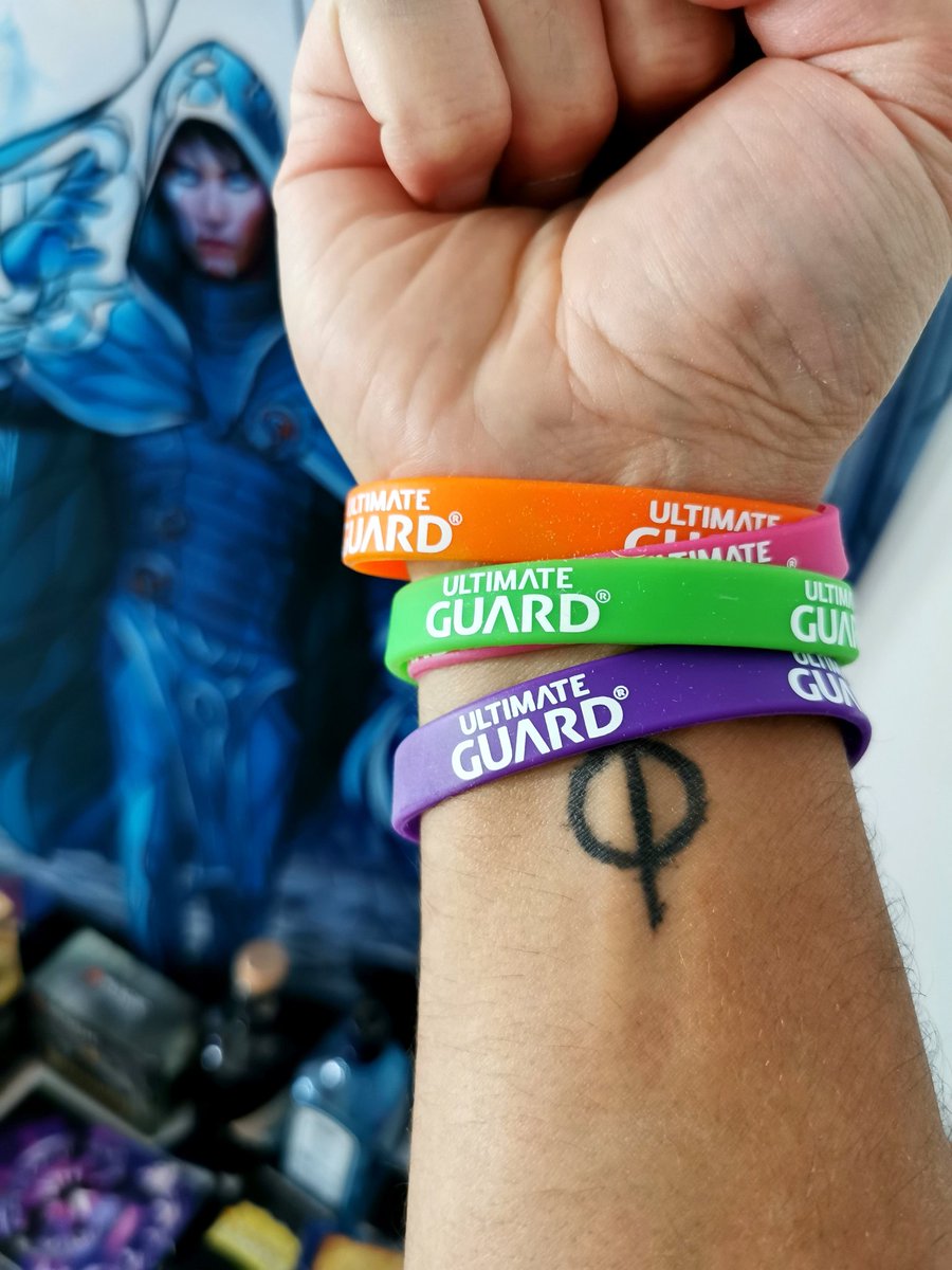 usagi_ug's tweet photo. Still representing.🌈
Einfach eine coole Erinnerung an ein fantastisches Event #CommandFestFfm, Zeichen von Pluralität und einer ebenso coolen Marke @UltimateGuard, deren Mitarbeiter:innen auch cEDH spielen können, munkelt man 🚀🚀 https://t.co/NVOjZzHfgW