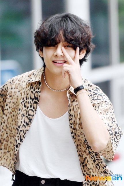 AnjaliKrishna24's tweet photo. No nothing can beat Our Kim Taehyung 🫰🏻💜🇮🇳🫶🏻#100MostBeautifulFacesOf2022 https://t.co/5UgkmzXvTT