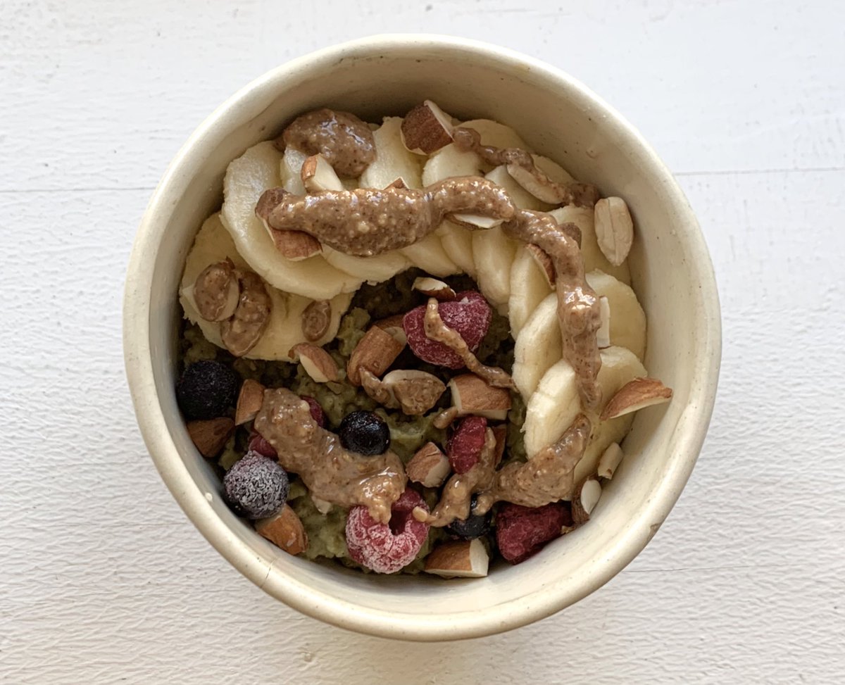 vanillegf's tweet image. matcha vanilla almond oats (the best oats i've ever made)
