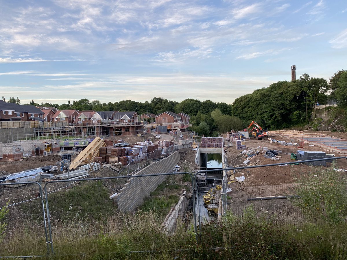 drvan's tweet photo. OnThe6th #DaysOfSummer2022 it is interesting 2C how construction works in the UK as compared to BC. Brick is favoured over timber, NotSurprisingly. ThisHasBeen a LongTimeComing. Seems 2 me they had started construction (well, demolishing) when I was here pre-COVID #Hyde #Tameside https://t.co/3idO2LU7IR