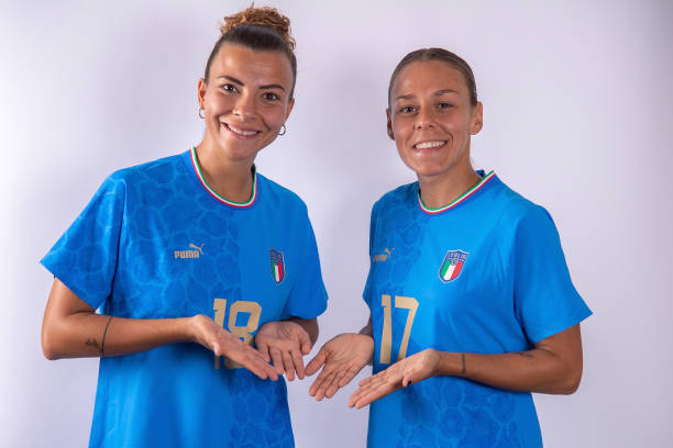 frances14372469's tweet photo. Pronte a fare innamorare tutta l'Europa #WEURO2022  

#AC18 #LB17 💙🌟🌟🇮🇹

#Caruso #Boattin #Italia #VivoAzzurre #Azzurre #ITA https://t.co/UqUj8P33eu