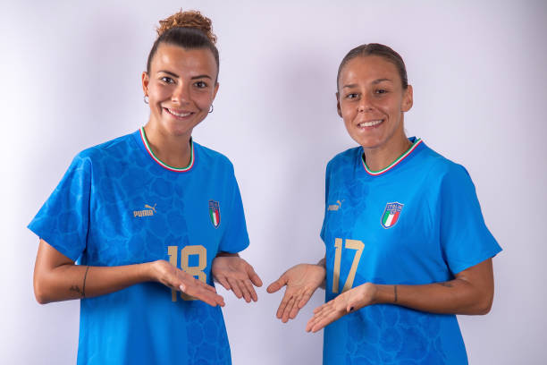 frances14372469's tweet photo. Pronte a fare innamorare tutta l'Europa #WEURO2022  

#AC18 #LB17 💙🌟🌟🇮🇹

#Caruso #Boattin #Italia #VivoAzzurre #Azzurre #ITA https://t.co/UqUj8P33eu