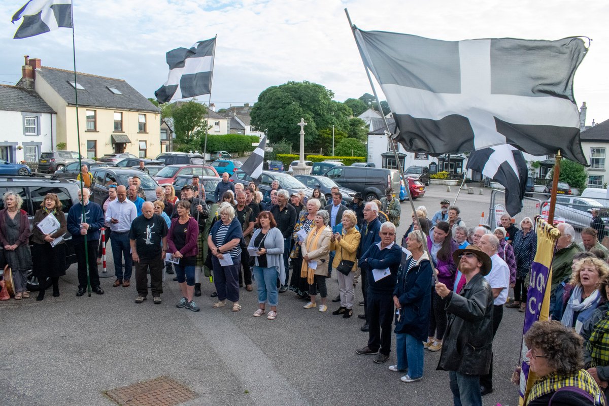 JoryMundy's tweet photo. An Gof tributes and procession to the Cornish rebellion leaders Michael Joseph (Of St Keverne) and Thomas Flamank (Bodmin) who were executed 525 years ago yesterday for raising an army to march on London against raised Cornish taxes  #cornwall #kernow #angof #stkeverne https://t.co/IDaHlDNMQh