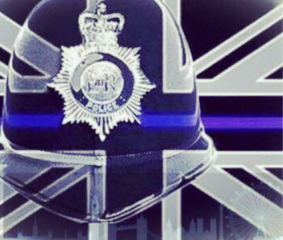 Rapha_Wellbeing's tweet photo. There is always someone there to back you up….please reach out. It’s ok not to be ok. @OscarKiloNine @OscarKiloUK @MHFAEngland @WMerciaPolice https://t.co/b0el94puZW