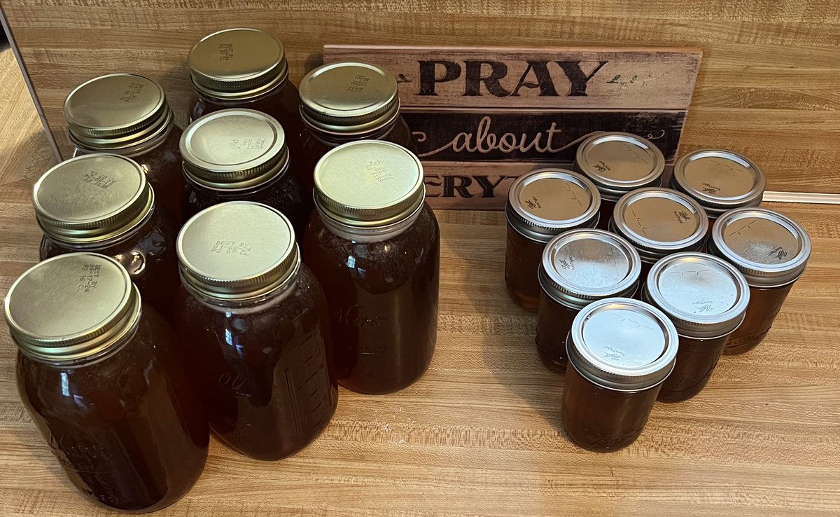 AM824777's tweet photo. Thank you Lord for this first bountiful harvest of honey! There is nothing sweeter and more rewarding than cultivating your own food! #Farmgal https://t.co/cL1a6ovXf0
