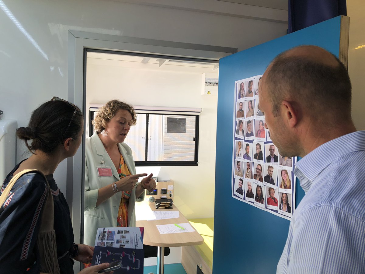 FondationNord's tweet image. 🚐Inauguration de la @LaCravateSolidR mobile à Seclin, soutenue par la fondation, avec @MatthieuRamery et de nbreux partenaires et bénévoles. 250 bénéficiaires accompagnés en 8 mois en allant à leur rencontre dans 26 villes : conseils vestimentaires, entretiens RH… #emploi 👏🏻👏🏻