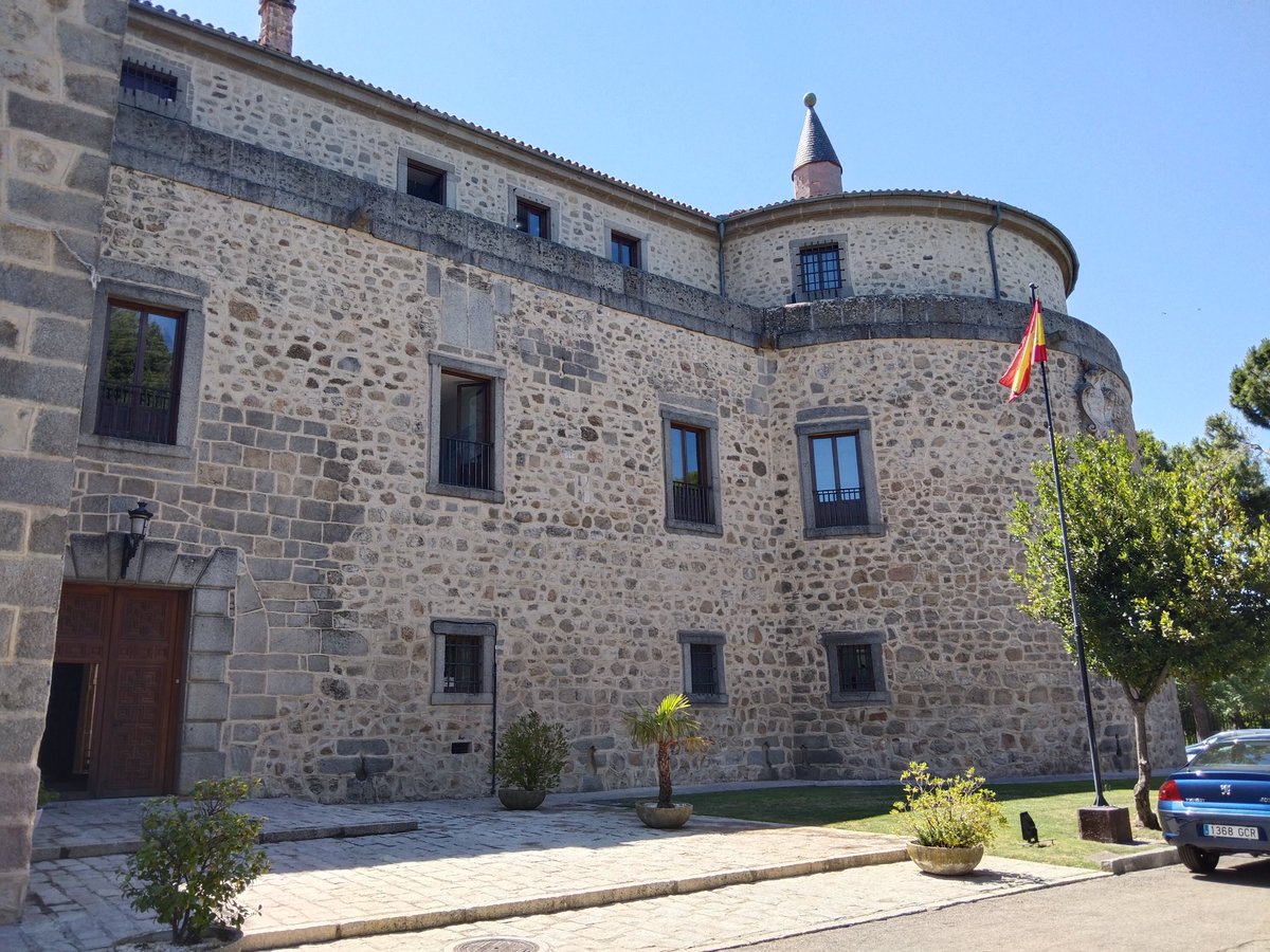 jnicoferrando's tweet photo. Muy gratificante y constructiva la visita al Archivo del Ejército del Aire en Villaviciosa de Odón. He localizado material muy interesante para futuros libros. #madrid #ArteLibro #cultura #libros https://t.co/eCkYJXNB1f