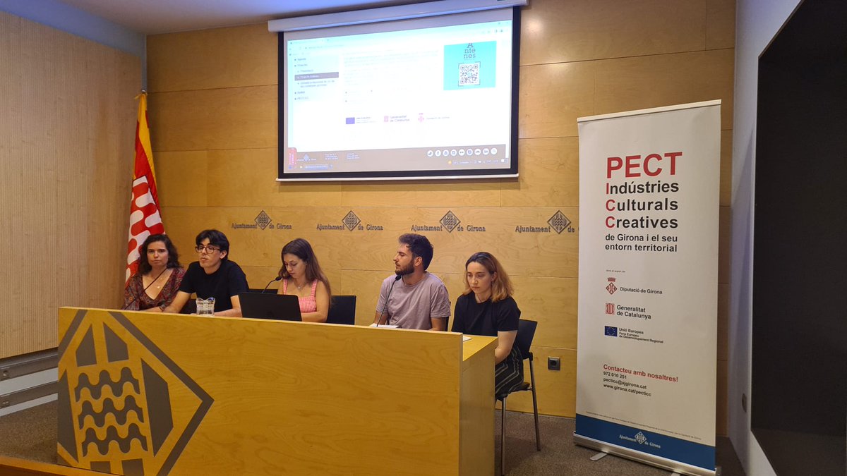 ✍️ Totes les activitats del festival Antenes han estat programades pels joves, que també han pogut veure des de dins com s’organitza una programació artística i han estat en contacte amb professionals del sector, amb qui han fet sessions de mentoria.