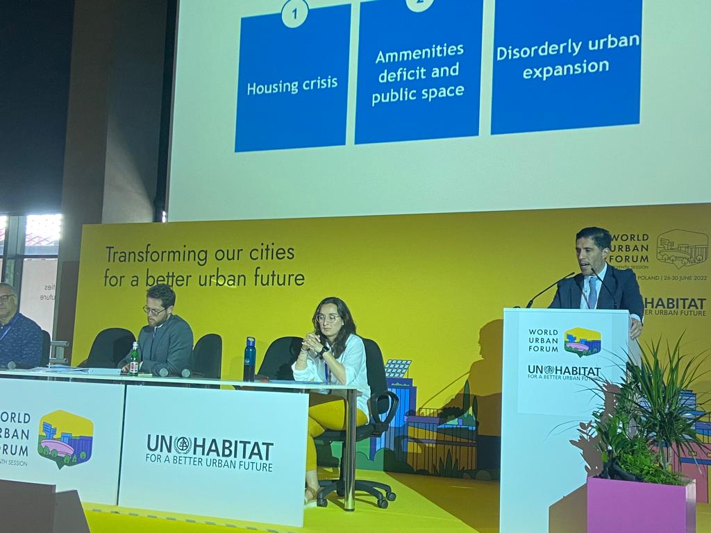 Nicogalarza's tweet photo. #WorldUrbanForum fue un gusto moderar y participar del evento de "New Land for Migrants" de @NYUMarron y @CitiesAlliance, junto a expertos como @plamsonhall.

De aquí a 2050 puede haber 200 millones de migrantes climáticos en el mundo, por lo que es un reto urgente @MinAmbienteCo https://t.co/Zyxtlu6hgt