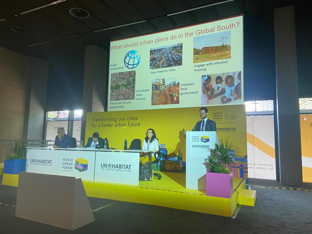 Nicolás Galarza (@nicogalarza) on Twitter photo #WorldUrbanForum fue un gusto moderar y participar del evento de "New Land for Migrants" de <a href="/NYUMarron/">Marron Institute</a> y <a href="/CitiesAlliance/">Cities Alliance</a>, junto a expertos como <a href="/plamsonhall/">Patrick Lamson-Hall</a>.
De aquí a 2050 puede haber 200 millones de migrantes climáticos en el mundo, por lo que es un reto urgente <a href="/MinAmbienteCo/">MinAmbiente Colombia</a> #WorldUrbanForum fue un gusto moderar y participar del evento de "New Land for Migrants" de <a href="/NYUMarron/">Marron Institute</a> y <a href="/CitiesAlliance/">Cities Alliance</a>, junto a expertos como <a href="/plamsonhall/">Patrick Lamson-Hall</a>.
De aquí a 2050 puede haber 200 millones de migrantes climáticos en el mundo, por lo que es un reto urgente <a href="/MinAmbienteCo/">MinAmbiente Colombia</a>