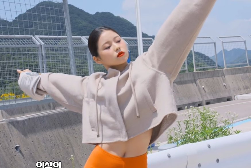 FWVe4W1akAA5XHC?format=jpg&name=900x900