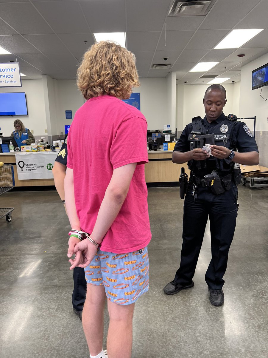 KeagonSe's tweet photo. Y’all see they arrested Dizzy Dyl? #FREEDIZZY https://t.co/0r7C4LpQKx