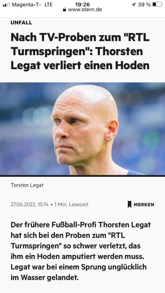 ThomasKuhlmann7's tweet photo. ⁦⁦@WorumPodcast⁩
Wäre doch was fürs #Wuseum 
Früher musste man auf dem Platz doch „Eier haben“ 
#Werder #Legat https://t.co/Csrb71obJS
